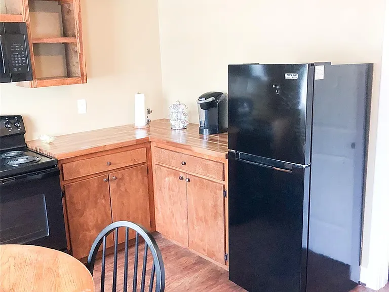 9500 Mayfield Ave #B — Photo 6