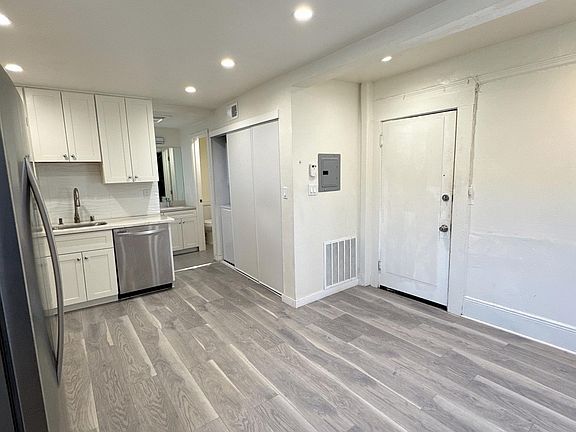 2nd image of 2567 Folsom St APT 6