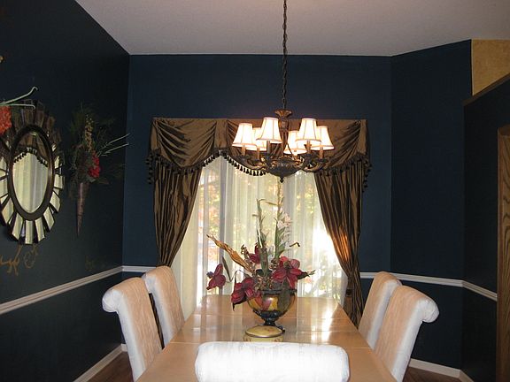 FORMAL DINNING ROOM