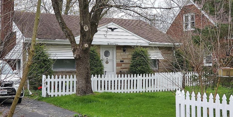 1st image of 223 Forest Park Dr