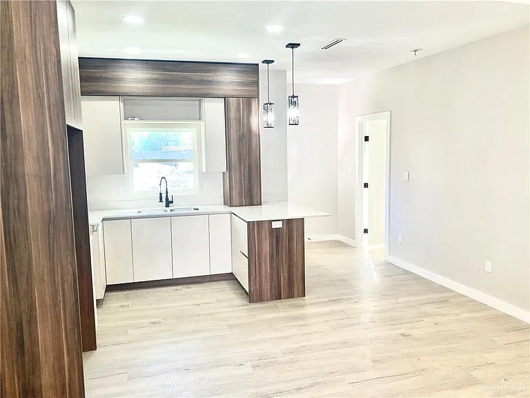 2218 Corales St — Photo 4