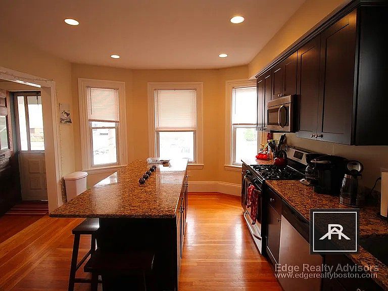 1st image of 27 Montcalm Ave