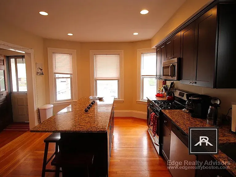 27 Montcalm Ave