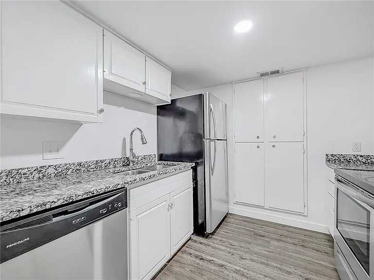 302 Easy St #B — Photo 9