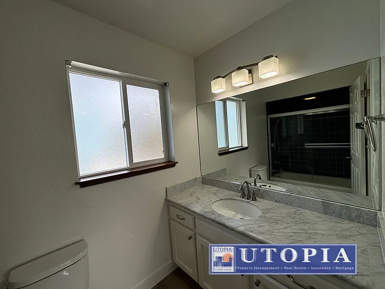 212 Treasure Island Dr — Photo 2