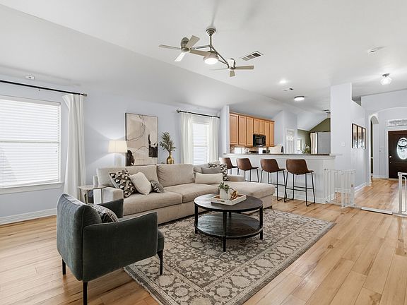 4th image of 4705 Worchester Ln
