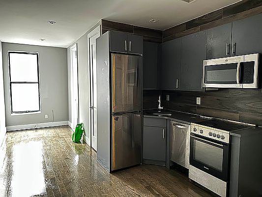 5th image of 235 E 111th St APT 5