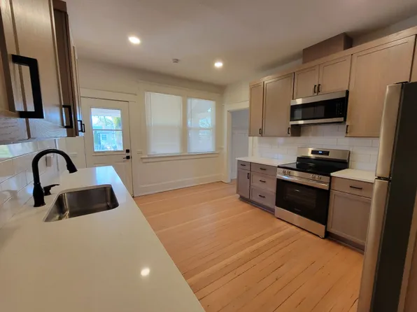 2624 N Rosa Parks Way, Portland, OR 97217