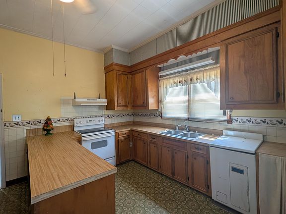 2nd image of 418 Mims St
