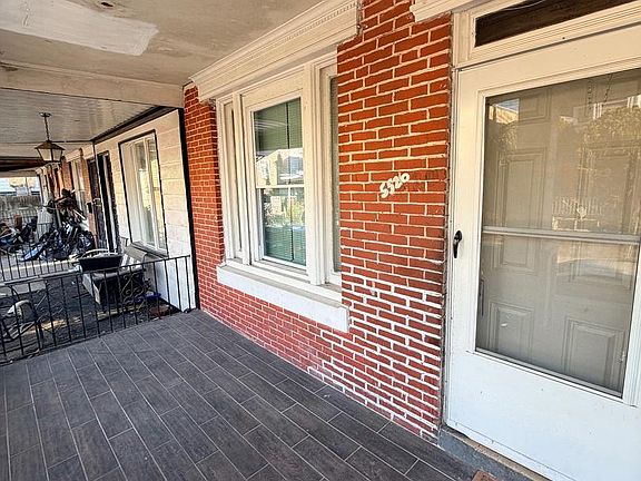 2nd image of 5520 Addison St