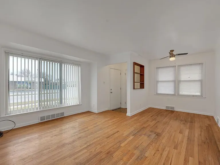 14615 Stephens Dr — Photo 4