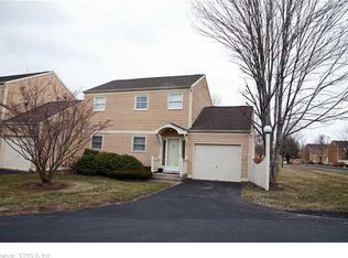2 Hawthorne Ln, Bloomfield, CT 06002