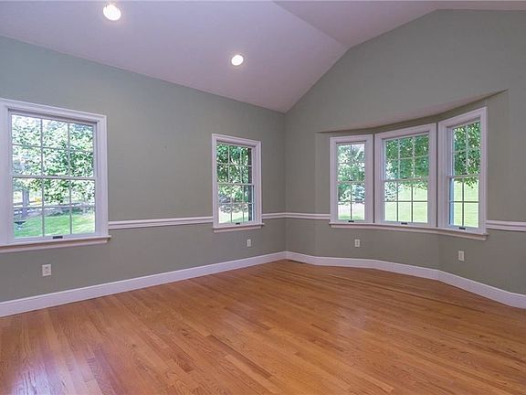 3rd image of 100 Buhlmont Dr