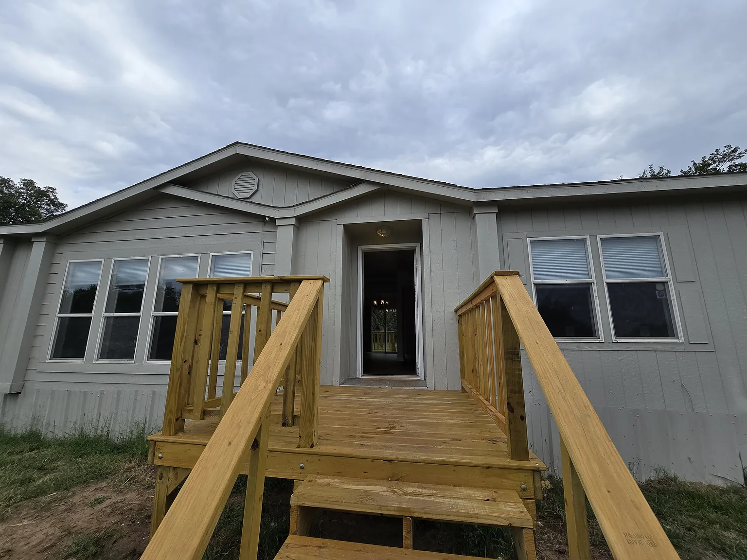 3 bed, 2044 sqft, $1,800 — Photo 2