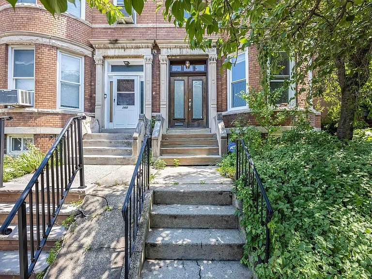 258 Woodlawn Ave — Photo 2