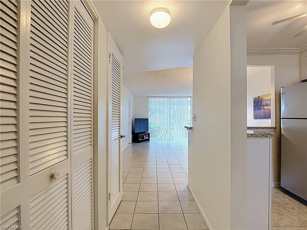 2 bed, 2.0 bath, 842 sqft, $1,695 — Photo 4