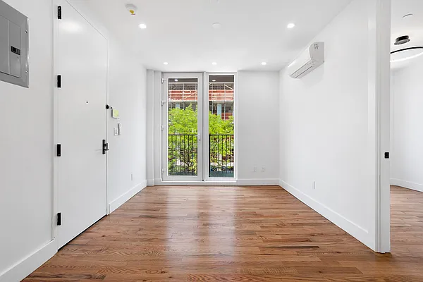 Rented by Safdie Realty Group | media 9