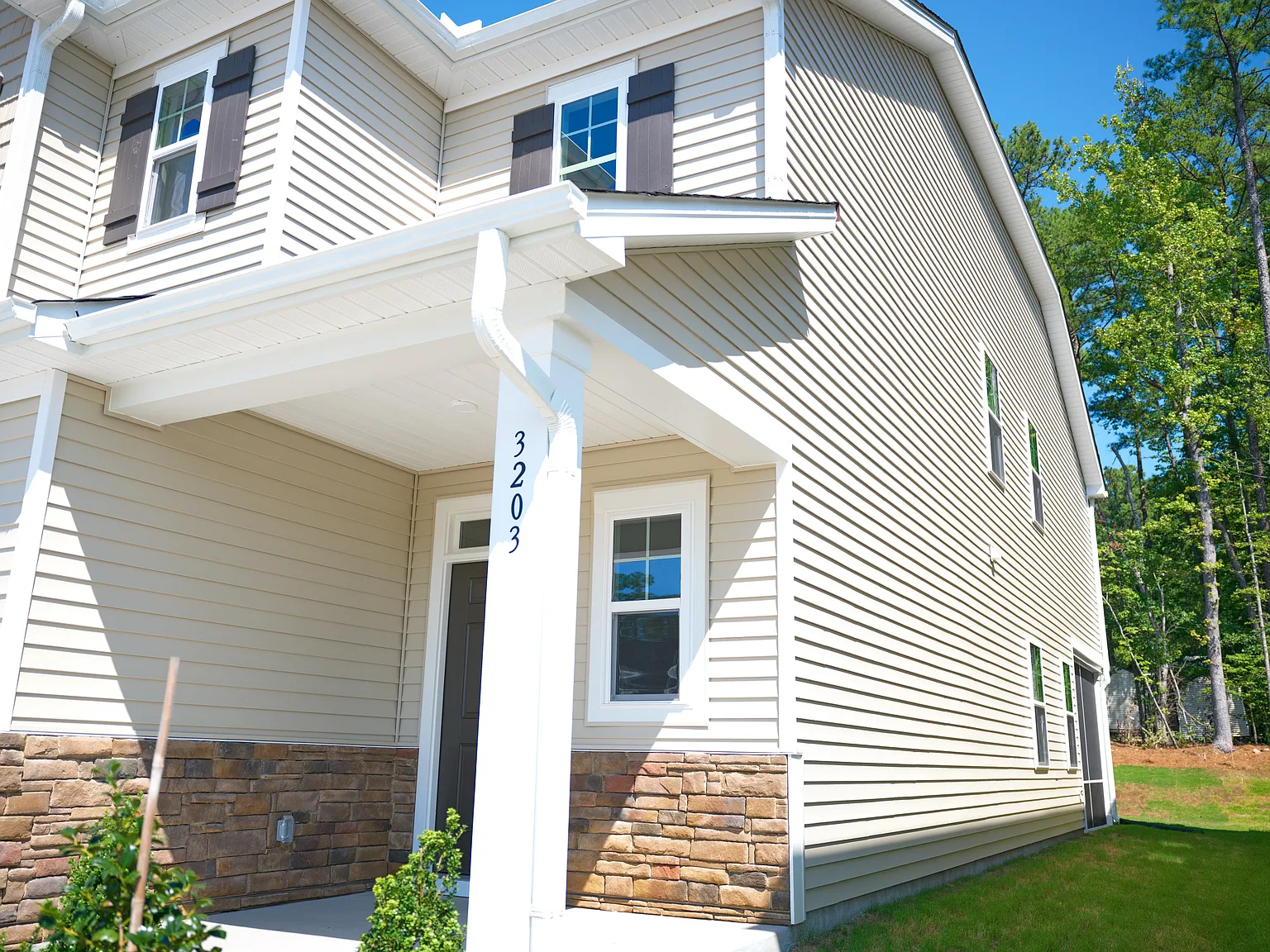 4 bed, 2581 sqft, $2,650 — Photo 3