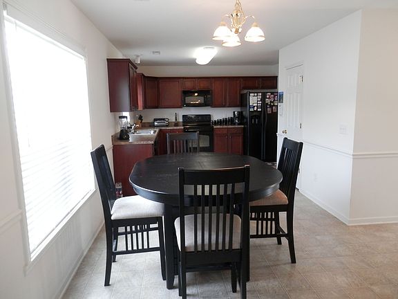 Kitchen and Breakfast