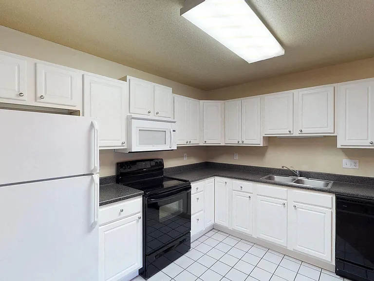 Sierra Vista Apartments — Photo 77