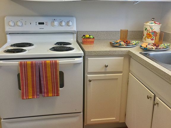 3rd image of 5827 Williamsburg Dr