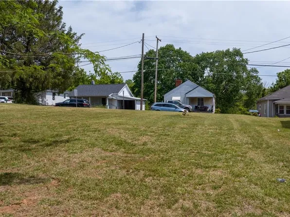 1016 Askin St, Martinsville, VA 24112