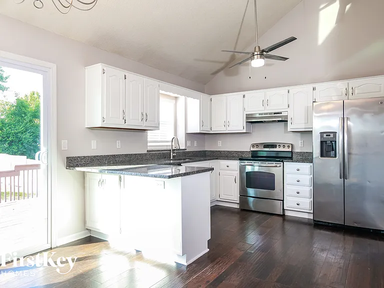 1010 Peggy Dr — Photo 6