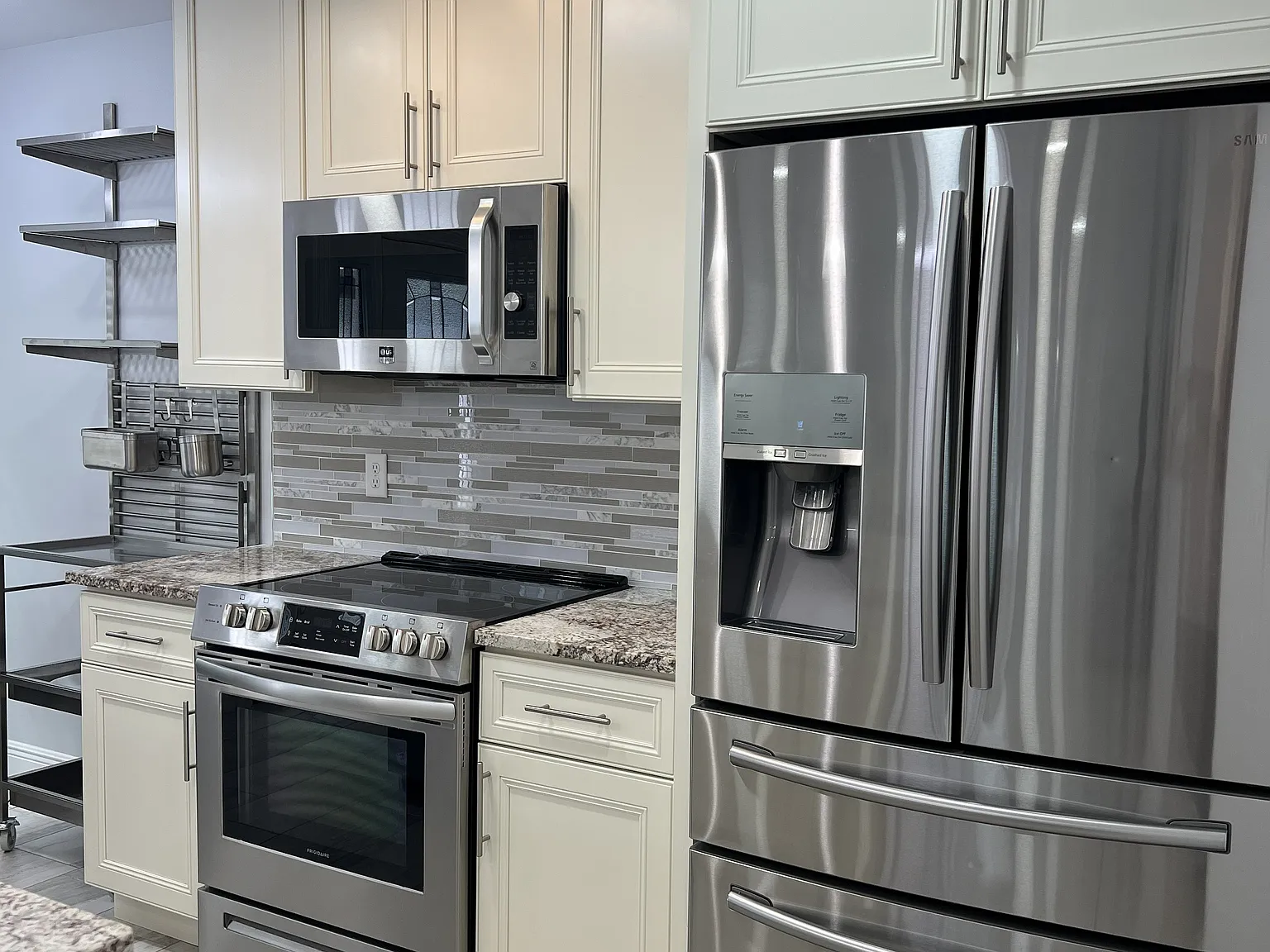 2 bed, 750 sqft, $1,900 — Photo 3