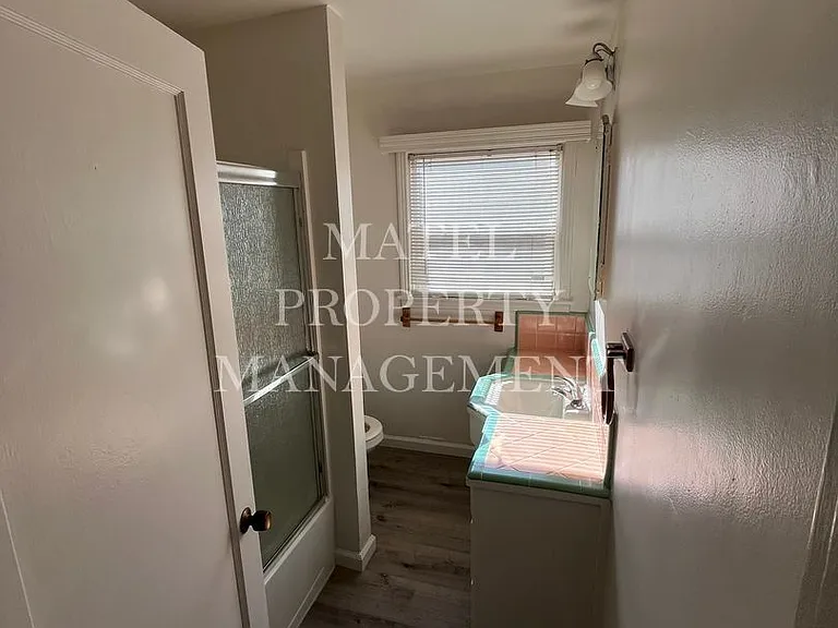 548 Esgar Ave — Photo 9
