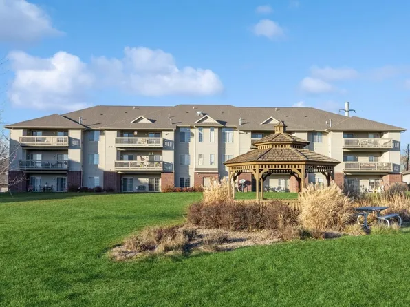 250 Cimarron Dr Unit 205, Hiawatha, IA 52233