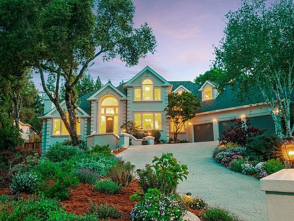 2nd image of 119 Lauren Cir