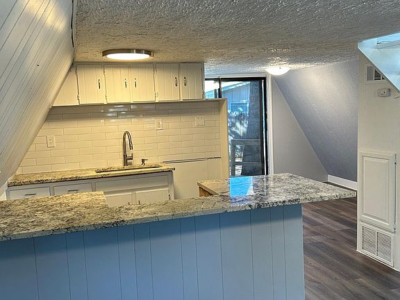 5th image of 702 Western Hills Trl