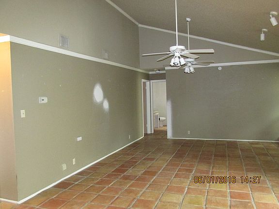 3rd image of 6358 Club Oaks St