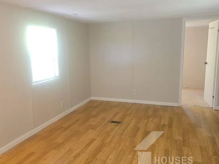130 Rooker Ln — Photo 3