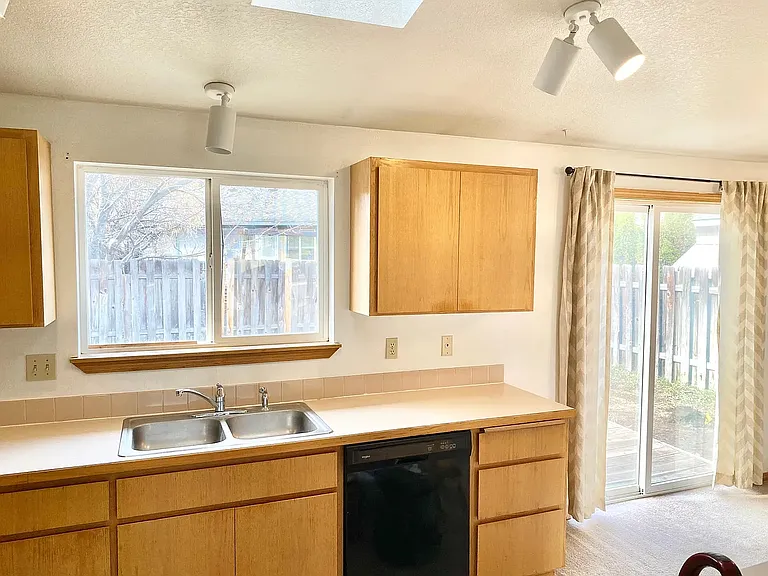 1731 NE Mark Ct — Photo 13