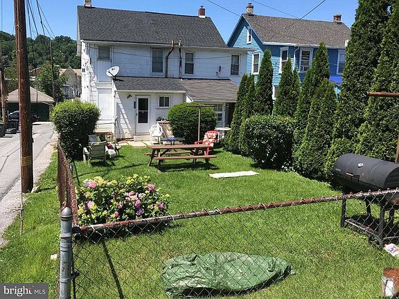 5th image of 616 Olive St