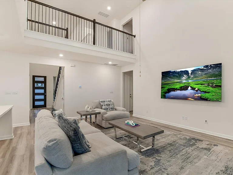 737 Leeward Pass — Photo 13
