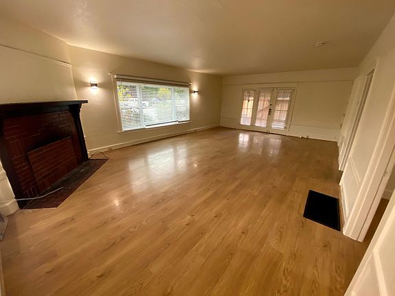 3rd image of 1137 E Cliff Dr APT 1