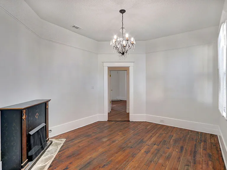 212 West 39th Street — Photo 7
