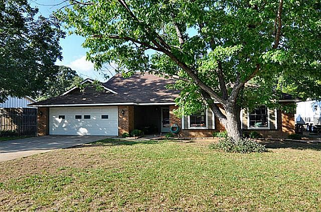1st image of 312 Oakwood Cir