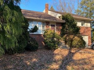 8 Vista Rd, Wyomissing, PA 19610