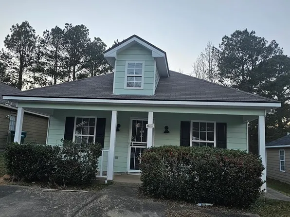 807 Pine Hill Ct, Phenix City, AL 36869