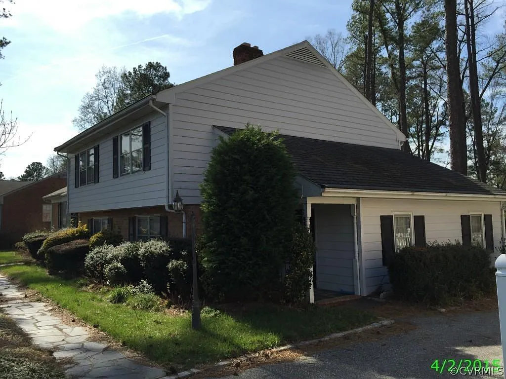 318 N Wilkinson Rd — Photo 2