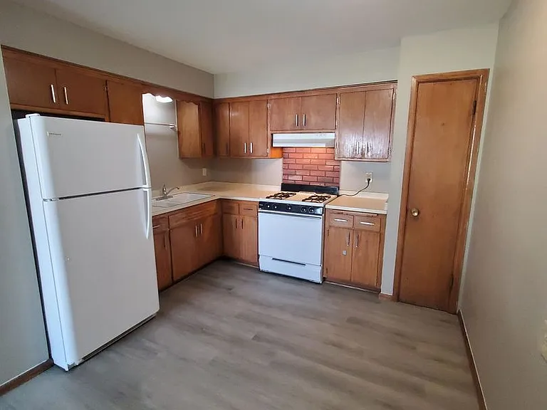 105 Cummings St. (8 Unit) — Photo 3