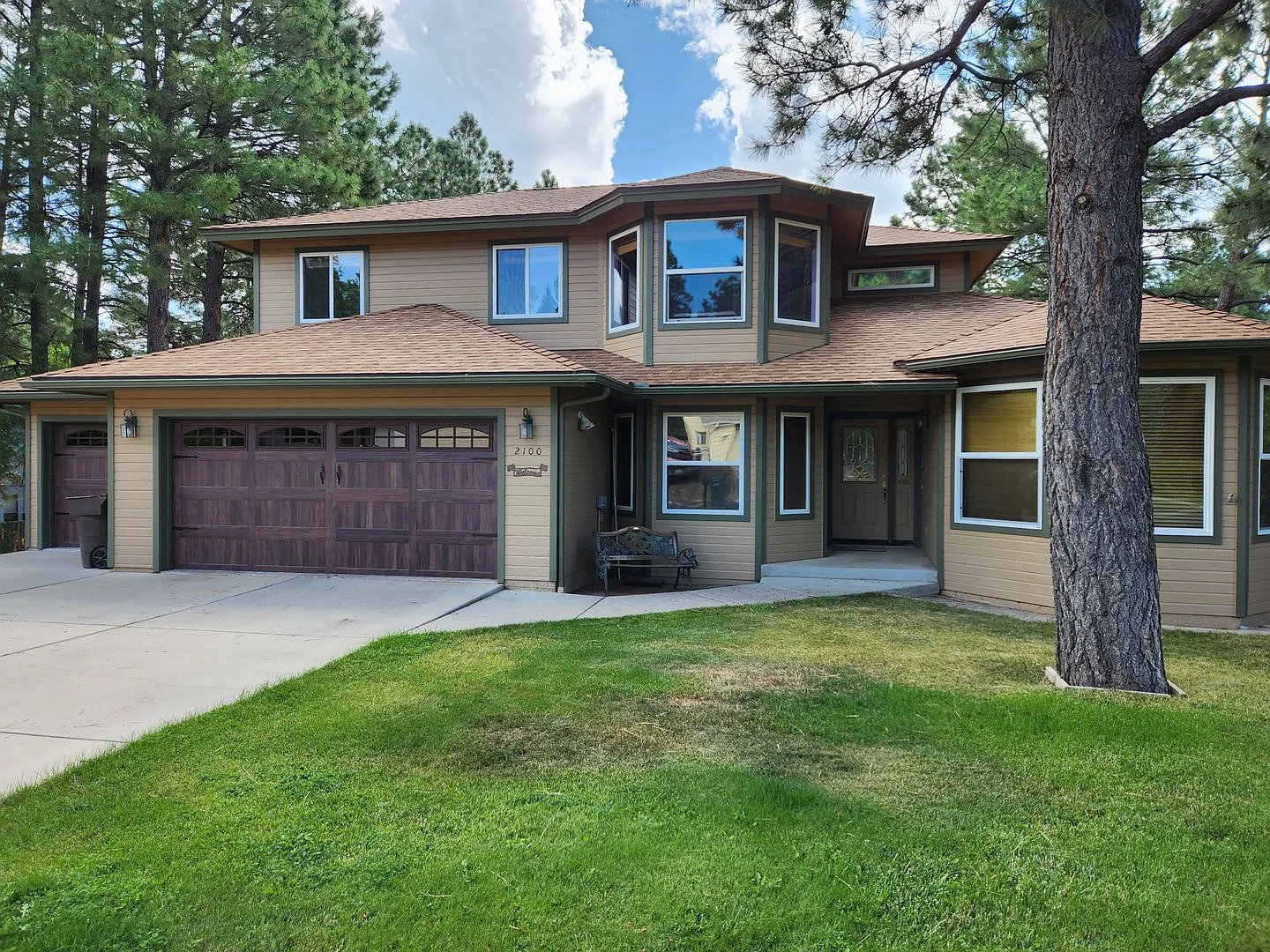 * Lease Pending * $500 Move-In Special | Country Club Home | 3-Car Garage + Basement Bonus Area — Photo 4