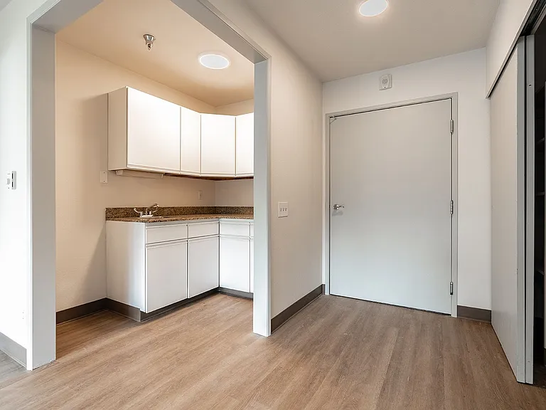 Crossroads Garden Apartments — Photo 106