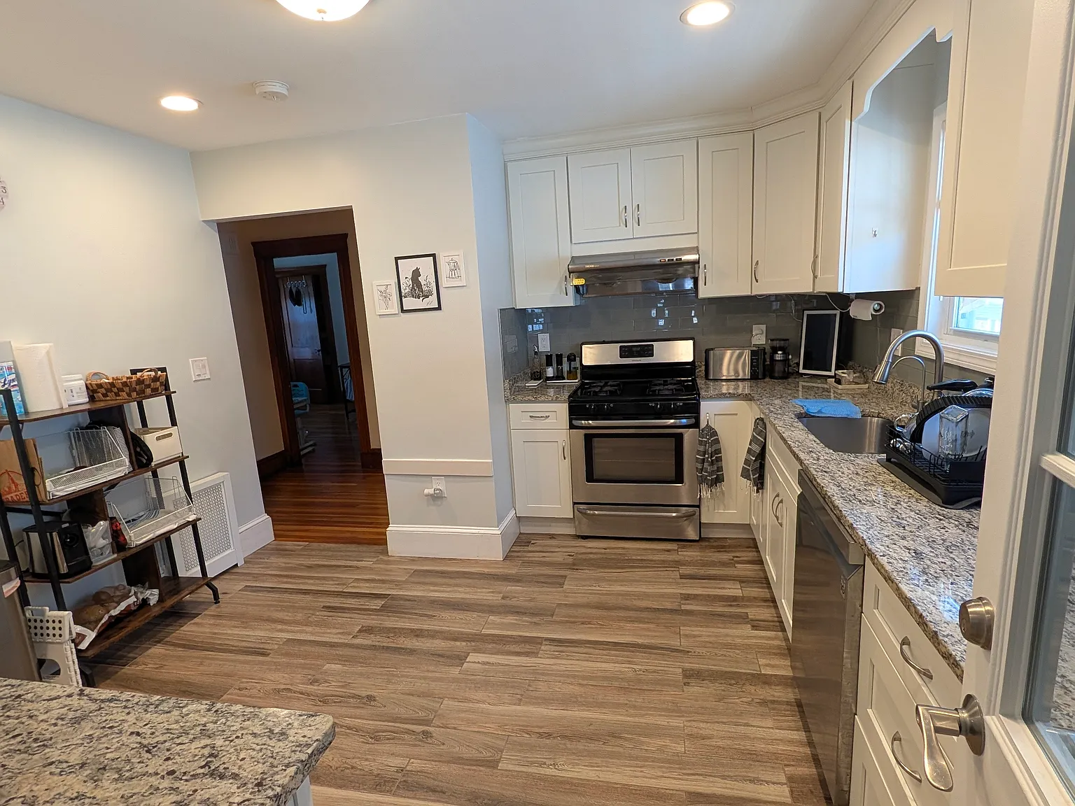 5 bed, 2000 sqft, $3,850 — Photo 4