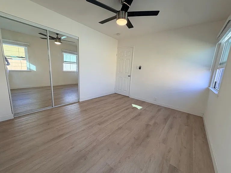 227 N Juanita Ave — Photo 15