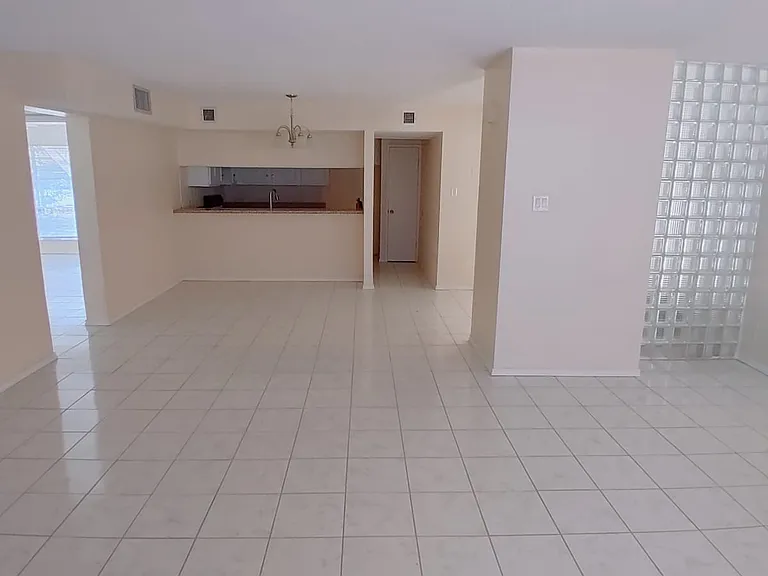 700 Sunset Dr #102 — Photo 8