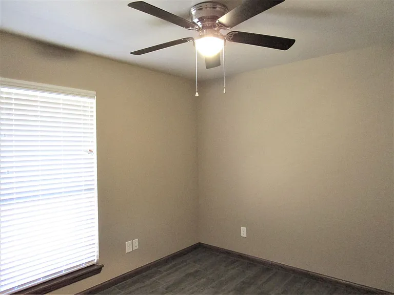 2107 Valley View Rd — Photo 27